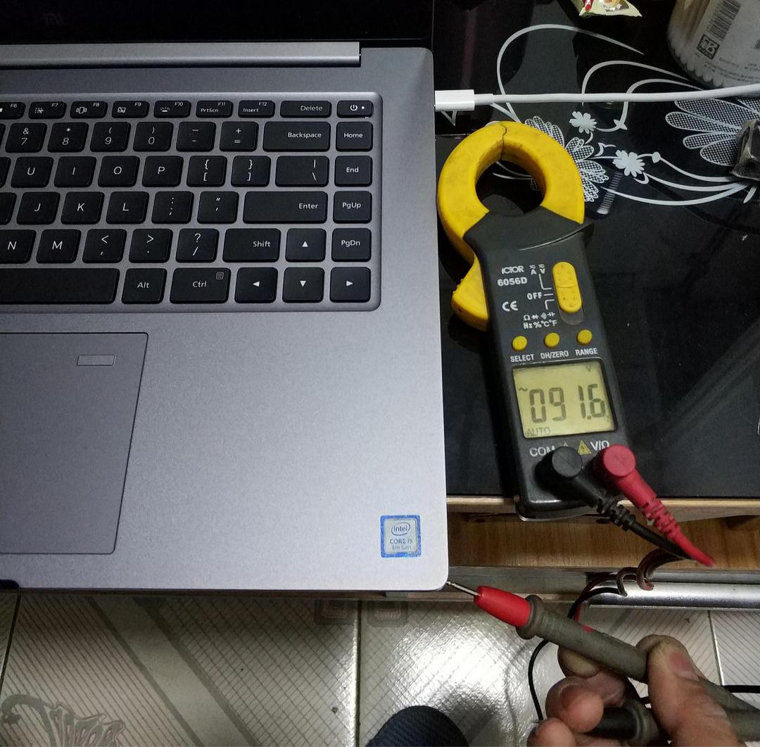 金属外壳手机漏电,电器的金属外壳漏电