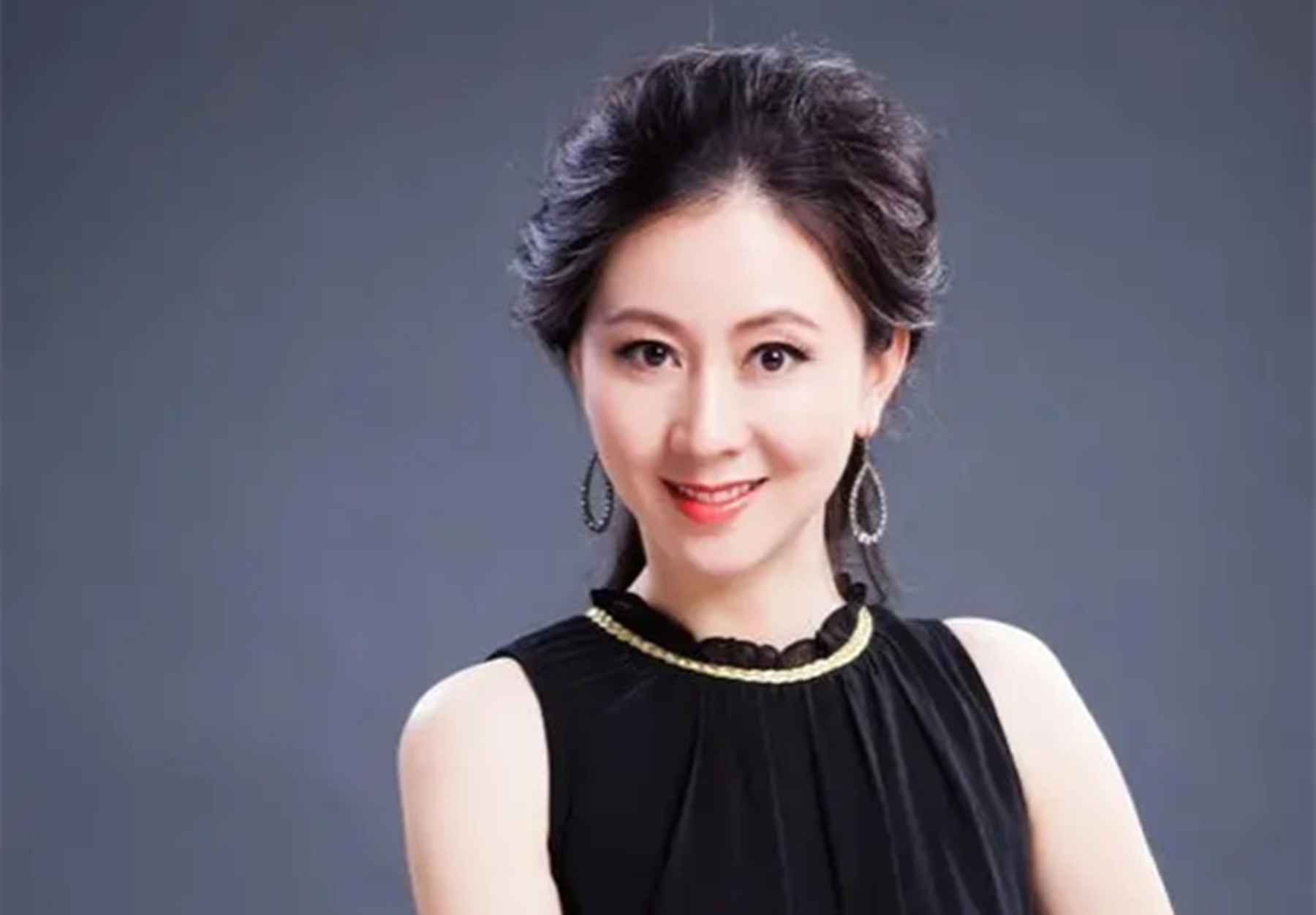 汤加丽：因“人体模特”和丈夫离婚，被父母嫌弃，如今46岁仍单身