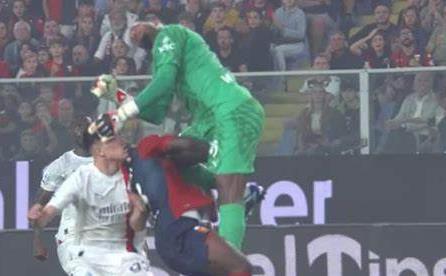 这还是我第一次见到!两位守门员同时被罚出场吉鲁救主米兰登头顶