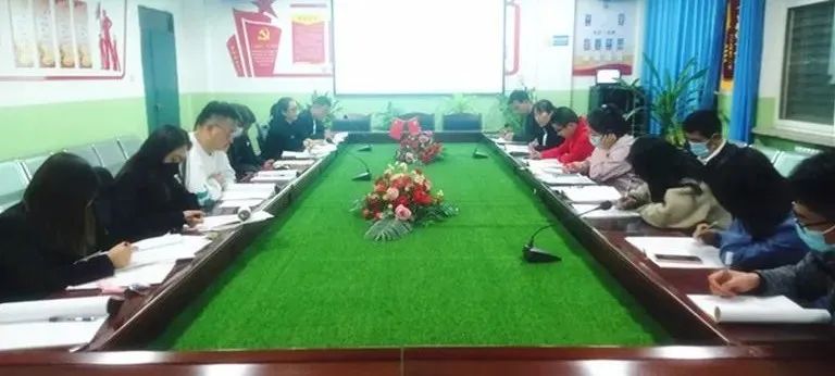 河西成*学功**校高一年级召开第一次阶段考试成绩分析会