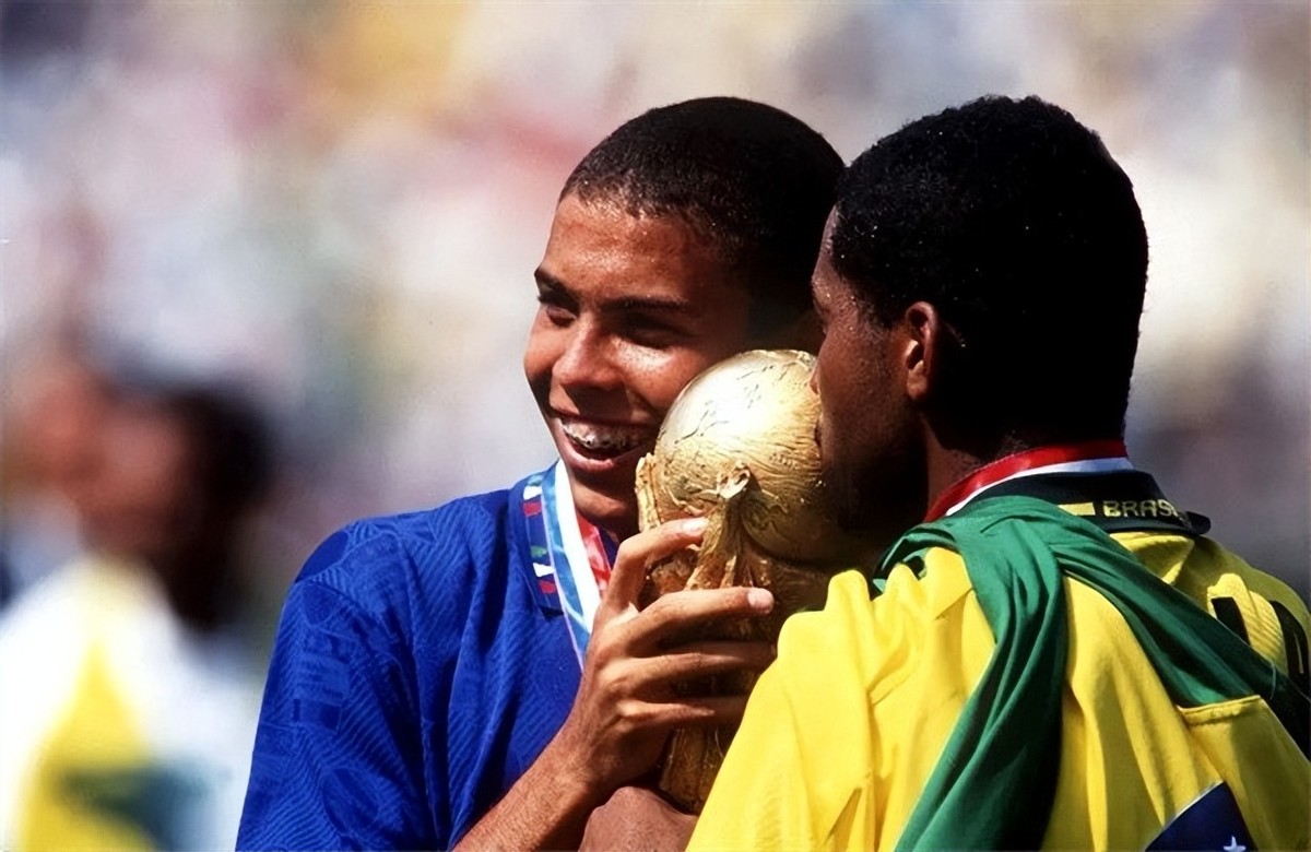 罗纳尔多曾经效力过几个俱乐部,罗纳尔多现身价