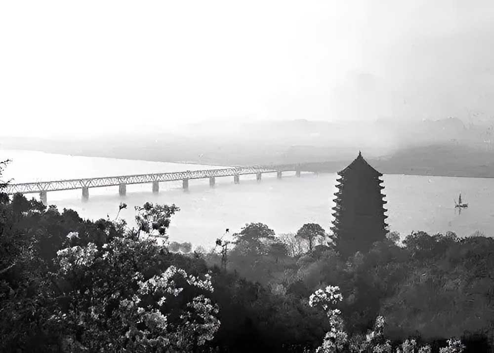 毛主席视察杭州,市委书记却“摆官架子”不迎接,江华有何来头?