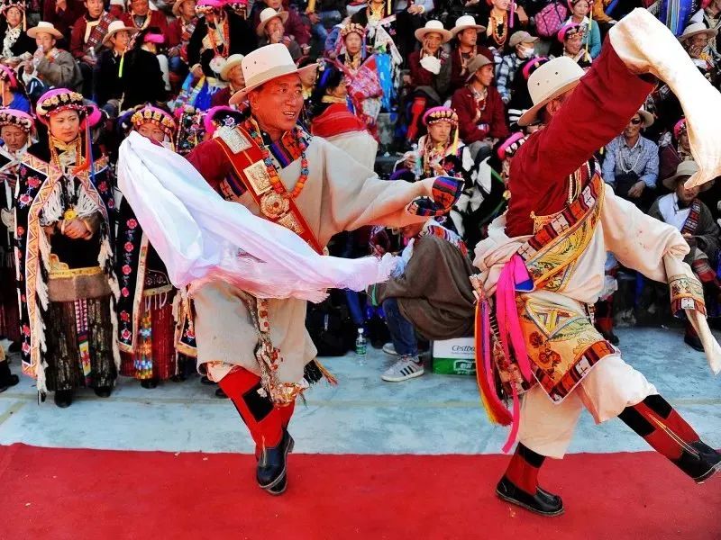 火出圈啦,甘孜文旅局长化身侠客火出圈