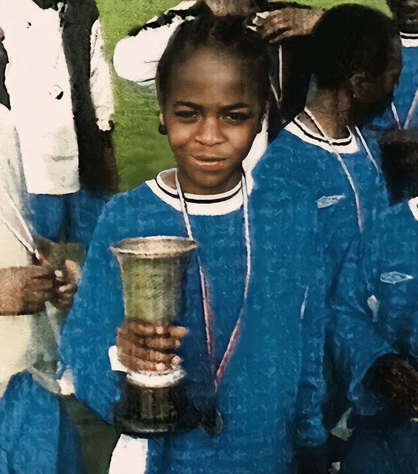 足坛球员童年照,足坛球星萌娃照