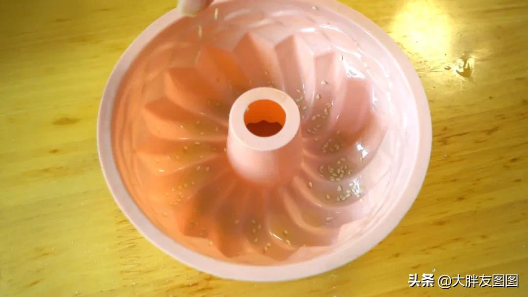 电饭煲做蛋糕怎么做才能蓬松好吃,最简单的蛋糕做法只需要一步