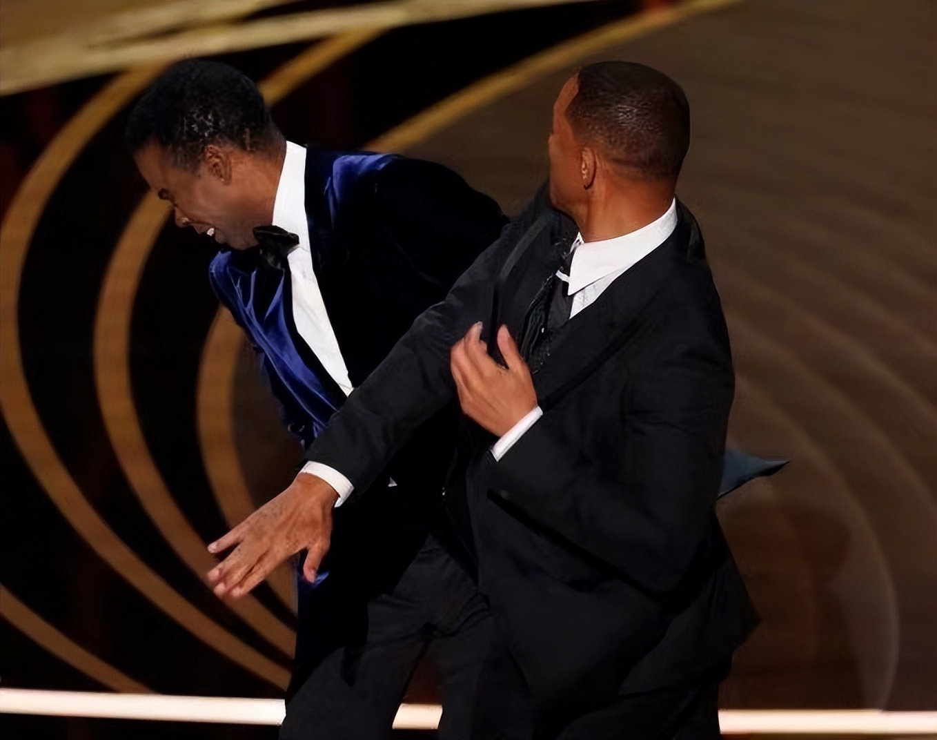 当耳光来敲门，被一巴掌打响的奥斯卡：不允许*力暴**