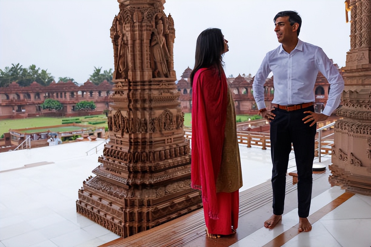 英第一夫人给老公打领带超甜！两套纱丽闪耀G20，比韩国夫人还闪