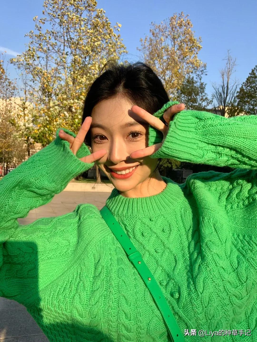 克莱因蓝和什么色搭配高级,35岁穿克莱因蓝好看吗