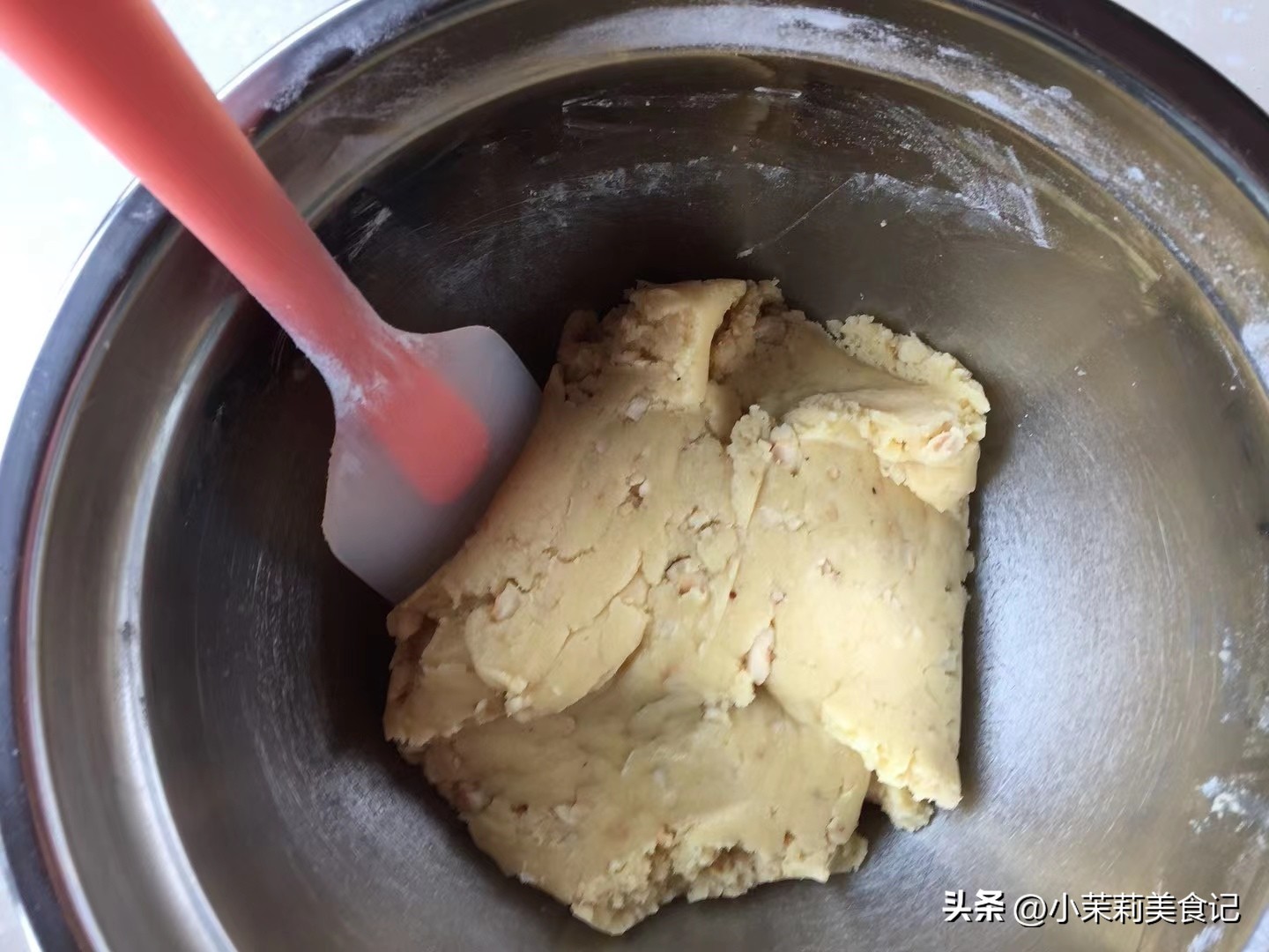 黑芝麻是不是高钙食物,补钙是白芝麻好还是牛奶好