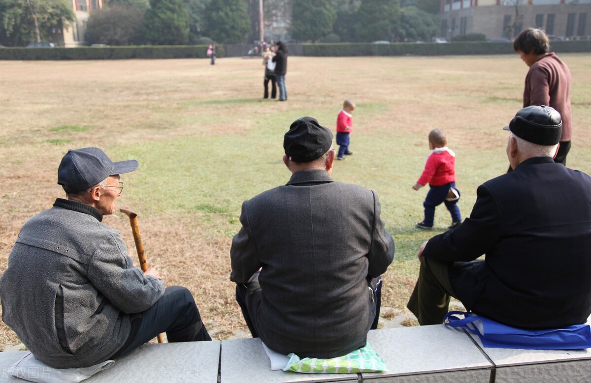 老年人去养老院的利弊,78岁的老人住养老院