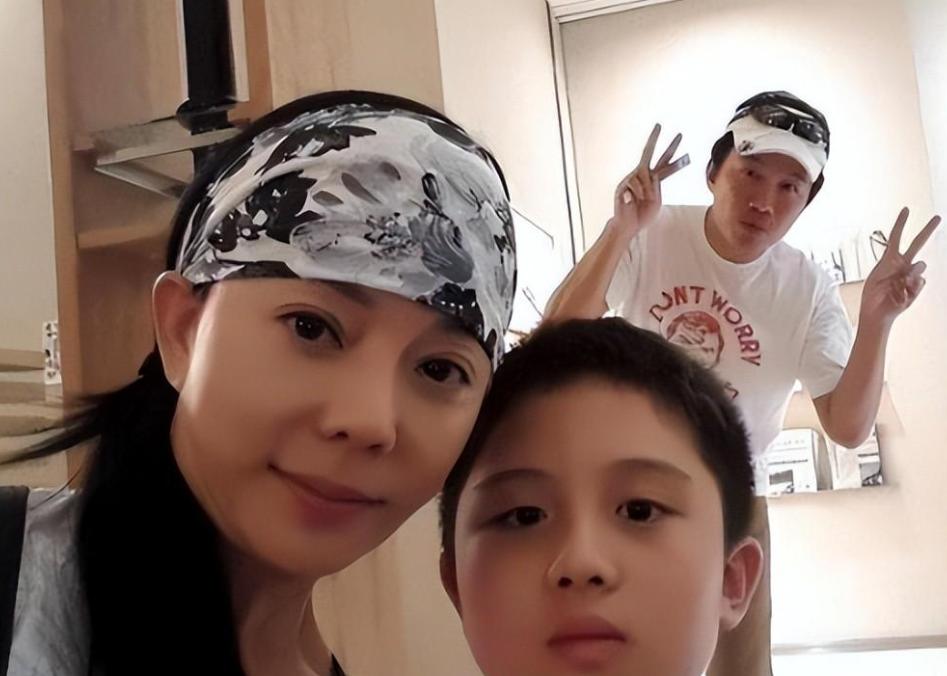 被母亲喂养12年、同床15年，痴狂到畸形的母爱将爱子送进监狱