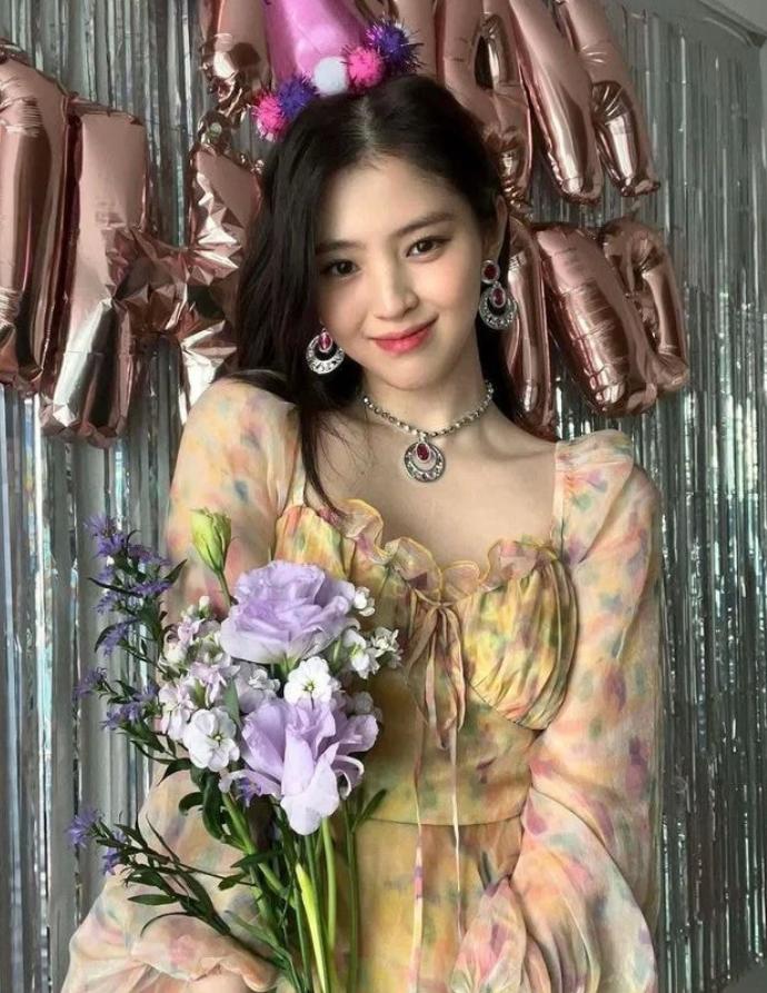 她是挺惨，但也不用这么同情吧？