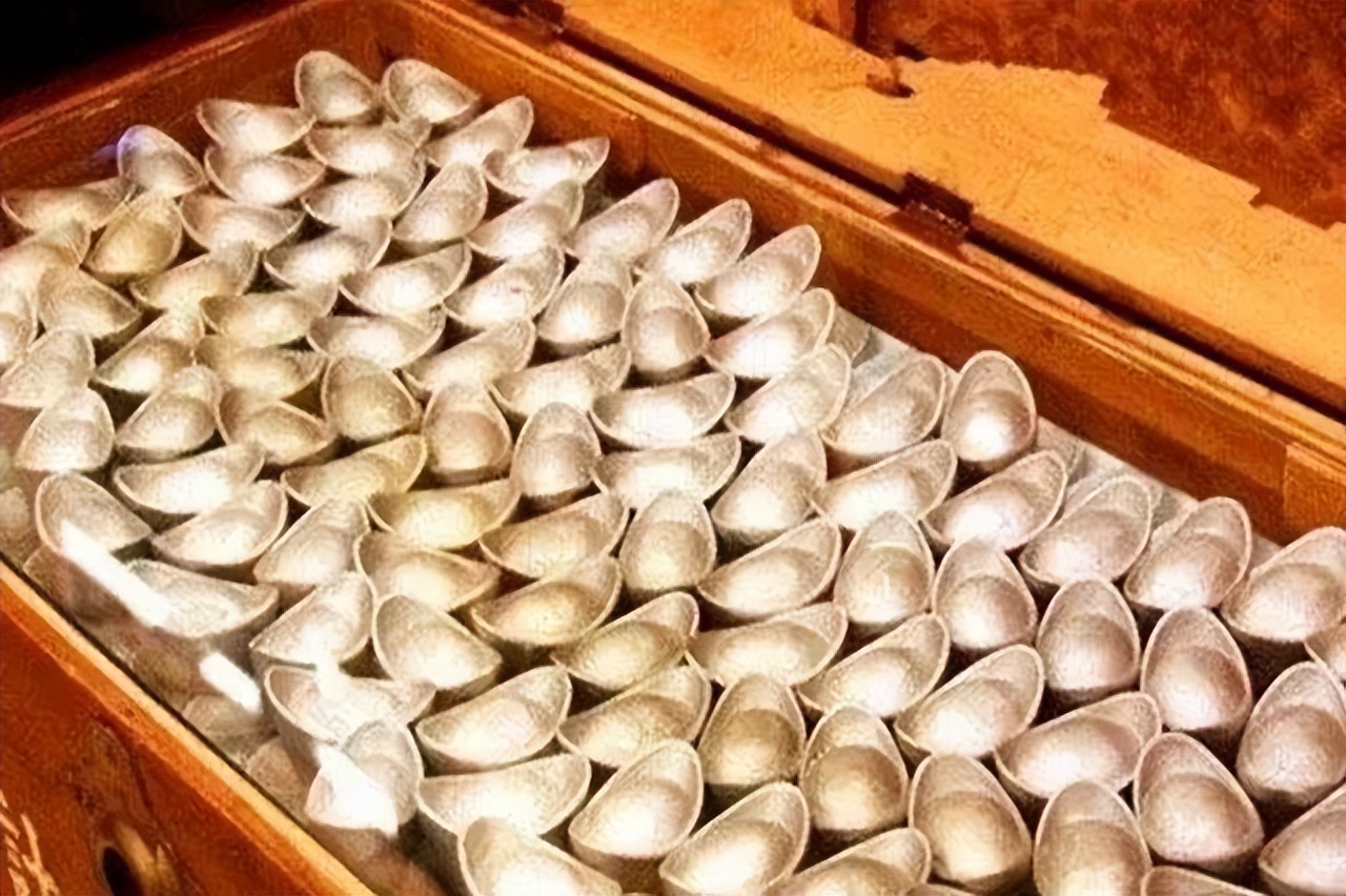 清朝正一品官员是什么级别,正一品官员有什么待遇