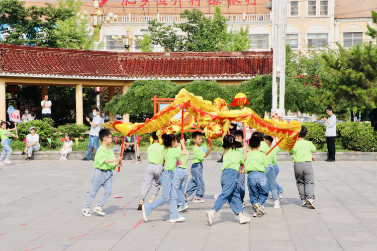 幼儿园小手拉大手运动会,大手拉小手幼儿园亲子活动