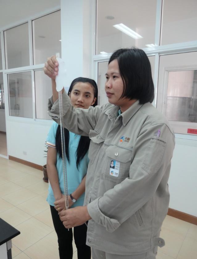 泰国带卡的欢快歌曲萨瓦迪卡,泰国萨瓦迪卡和女生打招呼