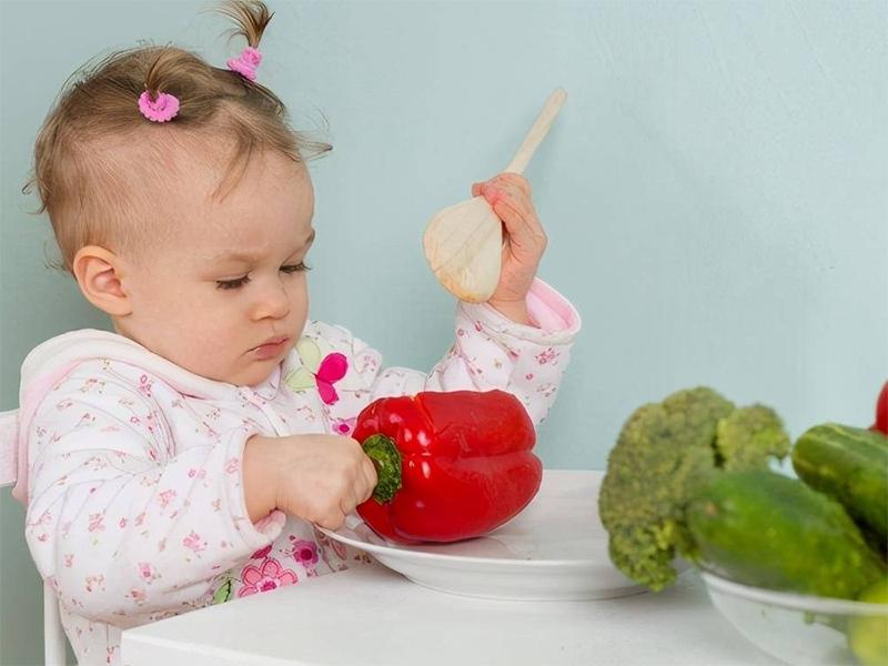 一岁两个月宝宝吃母乳还有营养吗,宝宝一岁两个月吃什么饭