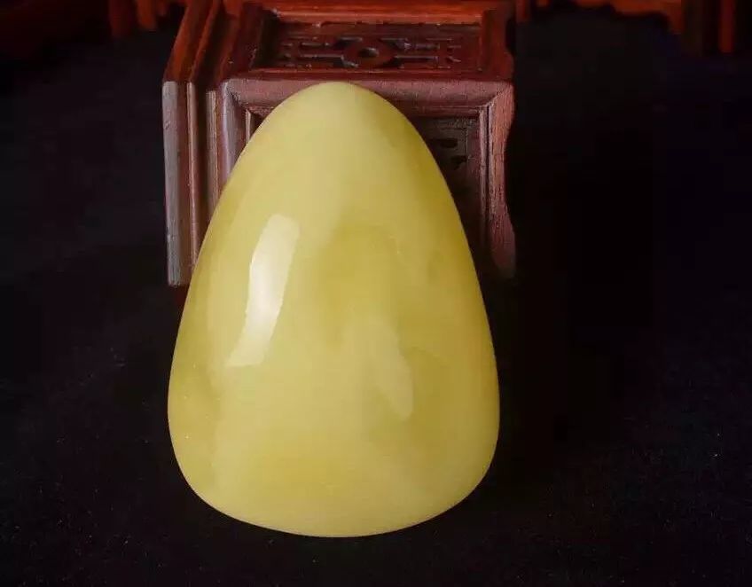 好的蜜蜡有什么特征,蜜蜡越黄越好还是越透明越好