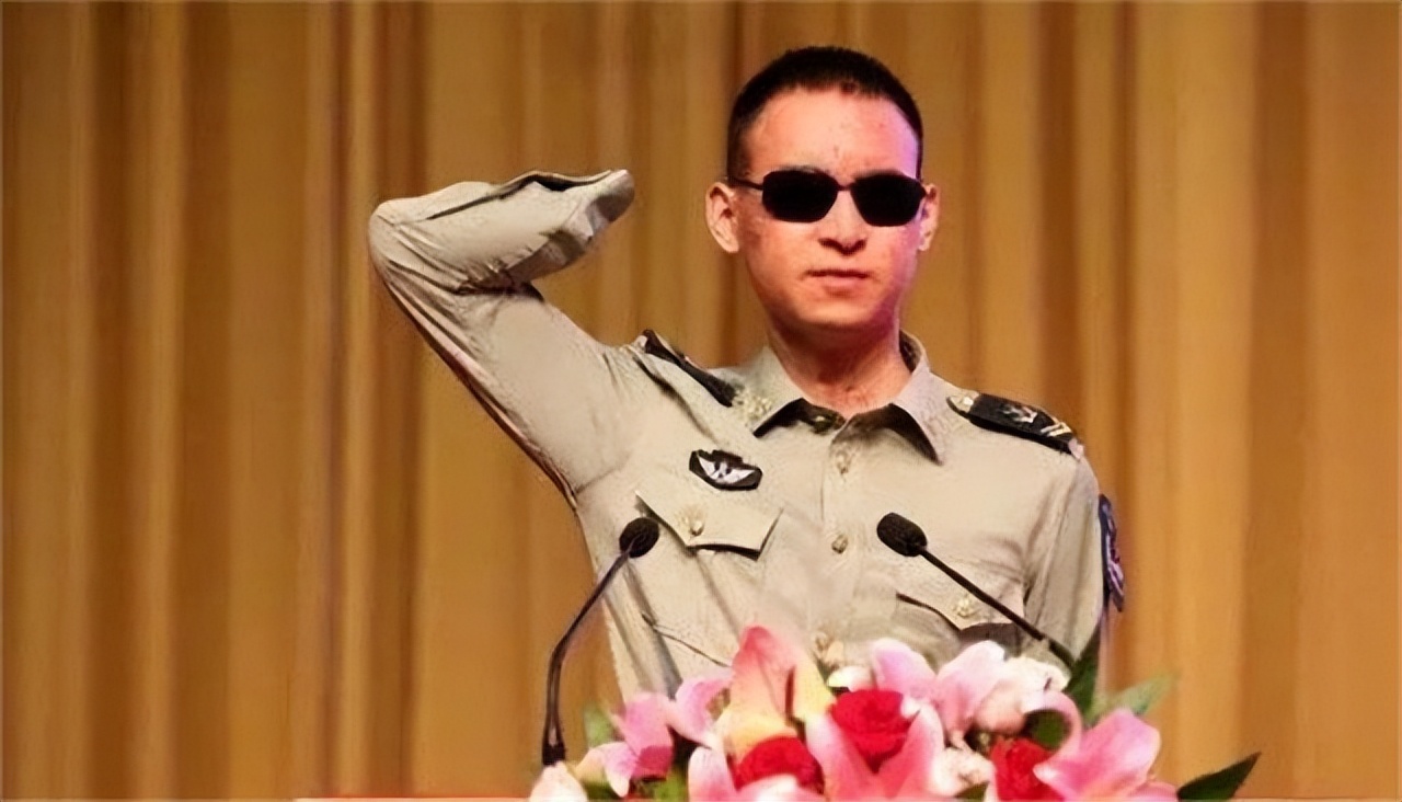 排雷英雄杜富国表彰视频,排雷英雄杜富国重返老部队做什么