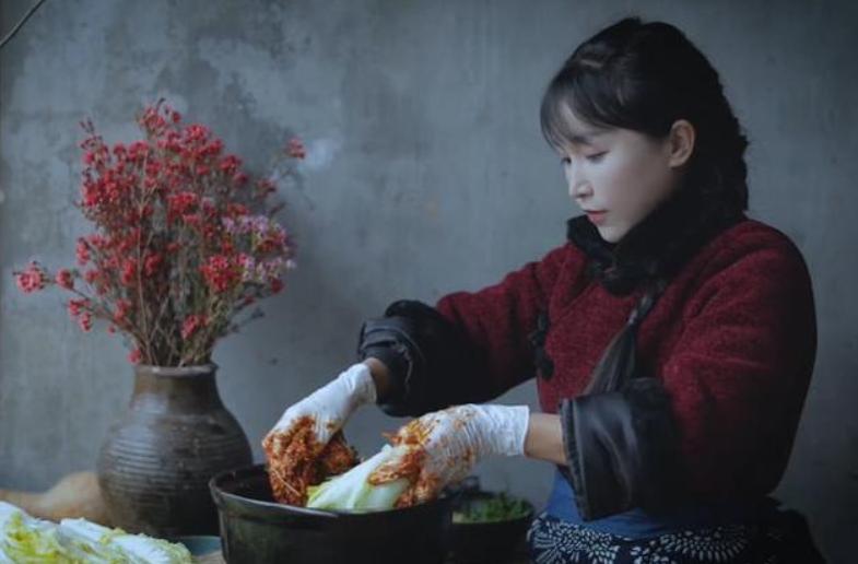 韩国明星来华捞金，要求女粉化妆，网友：这是开演唱会还是选妃？