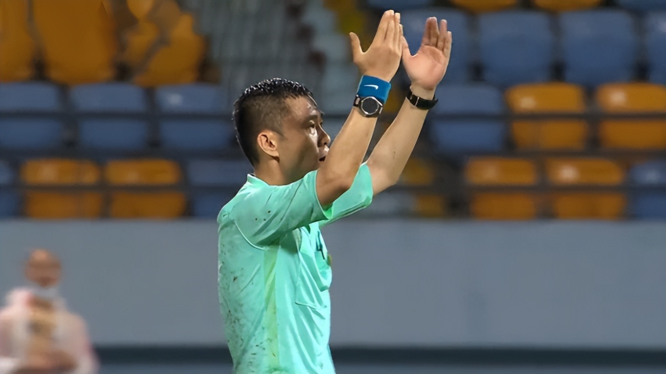 中超金哨5次关键判罚惹争议,中超再现奇葩视频裁判都被逗笑了