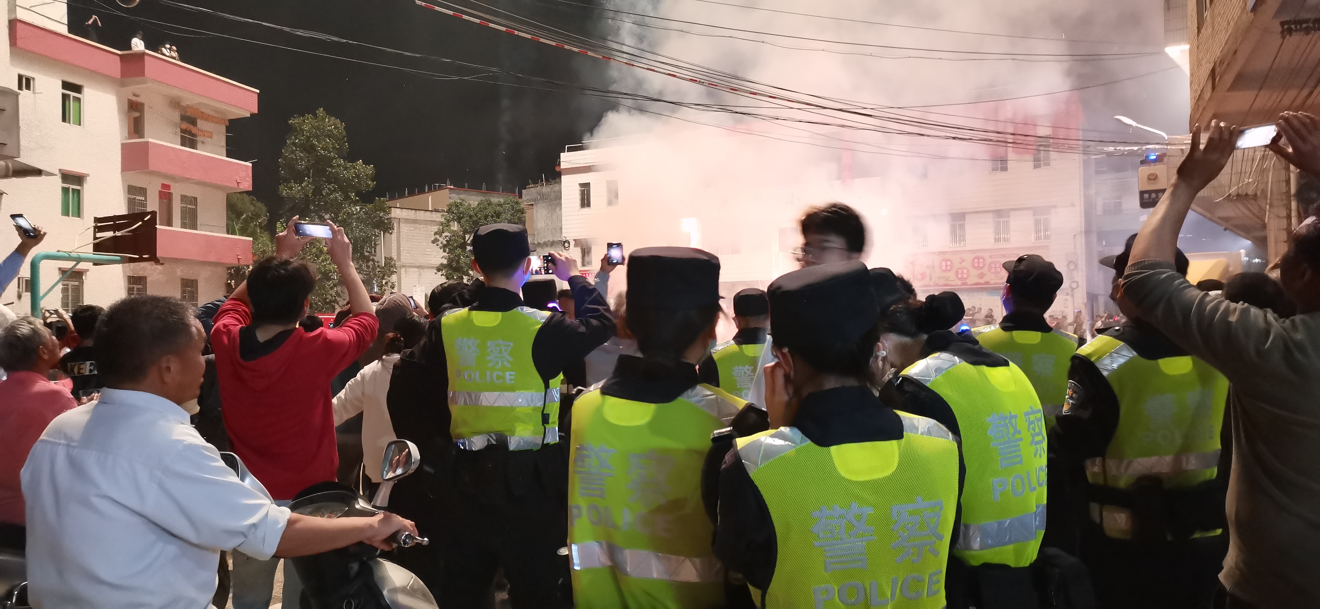 广东信宜镇隆六双花灯直播,信宜六双花灯2014年视频