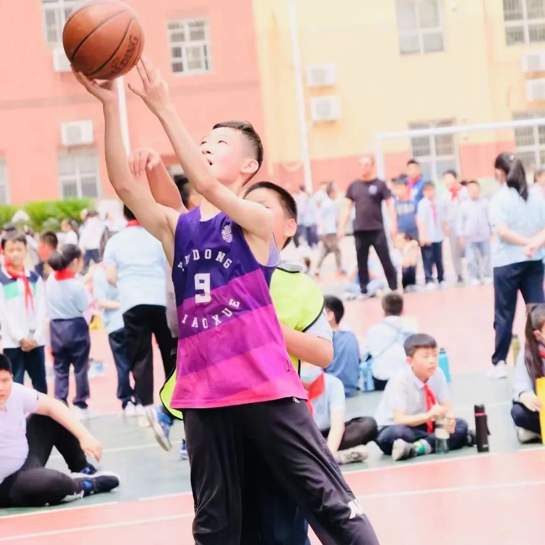 小学校长杯校园足球联赛开幕仪式,裕东小学的比赛