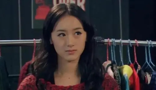 她被誉为神颜小花被李冰冰力捧,她曾被誉为娱乐圈校花