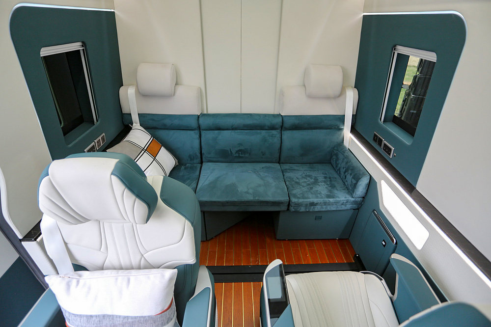 2.5米高上汽大通纯电科技智能房车,自行式房车上汽大通原厂房车实拍