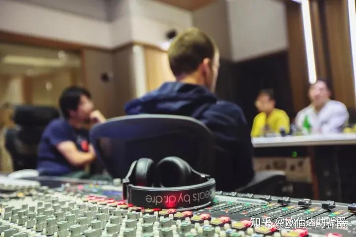 高频听力下降助听器有用吗,噪声聋适合戴哪款助听器