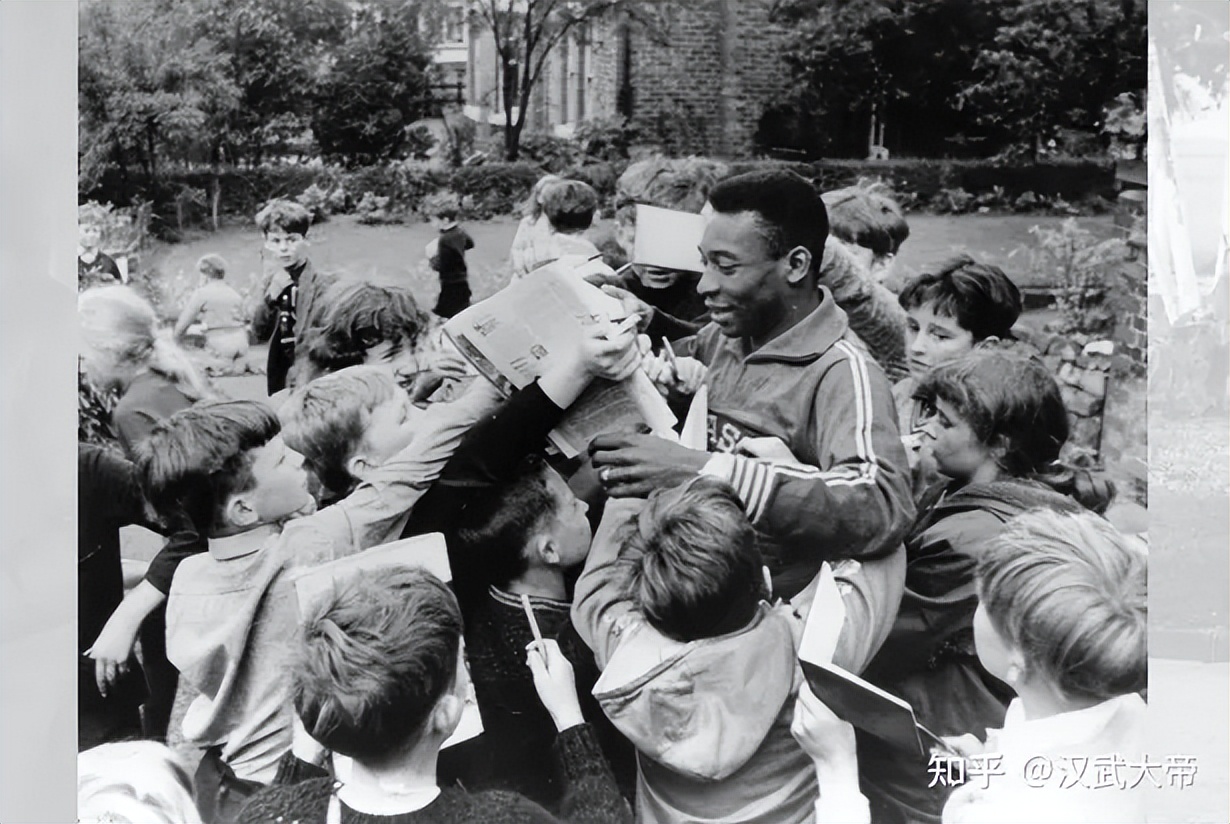 1970年世界杯巴西球员缅怀贝利,巴西足球第一人贝利