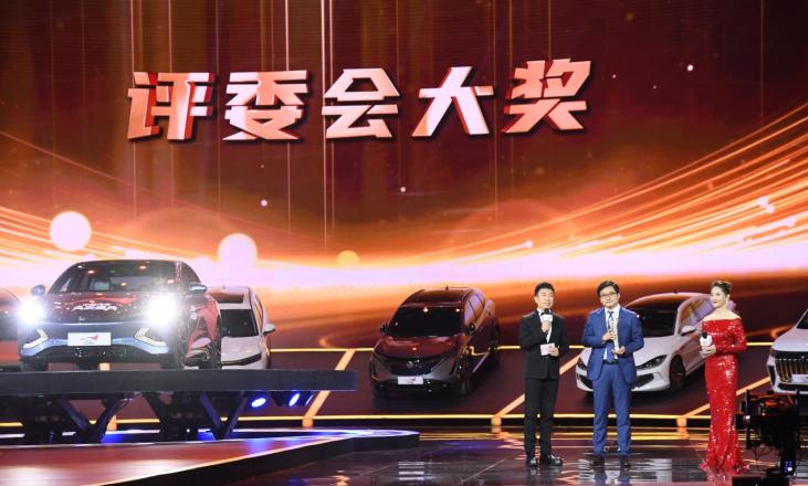 2021中国汽车风云盛典最佳评委奖,海豹冠军蓝色