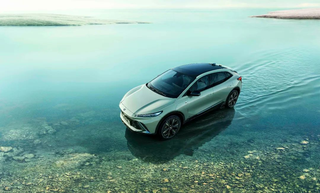 颜值和配置真的能打，别克E4纯电轿跑SUV上市