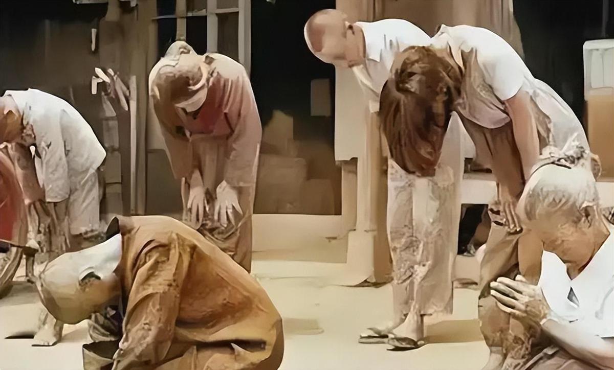 变态的纳粹德国，*光脱**犹太人女人衣服，集体*杀屠**!,2