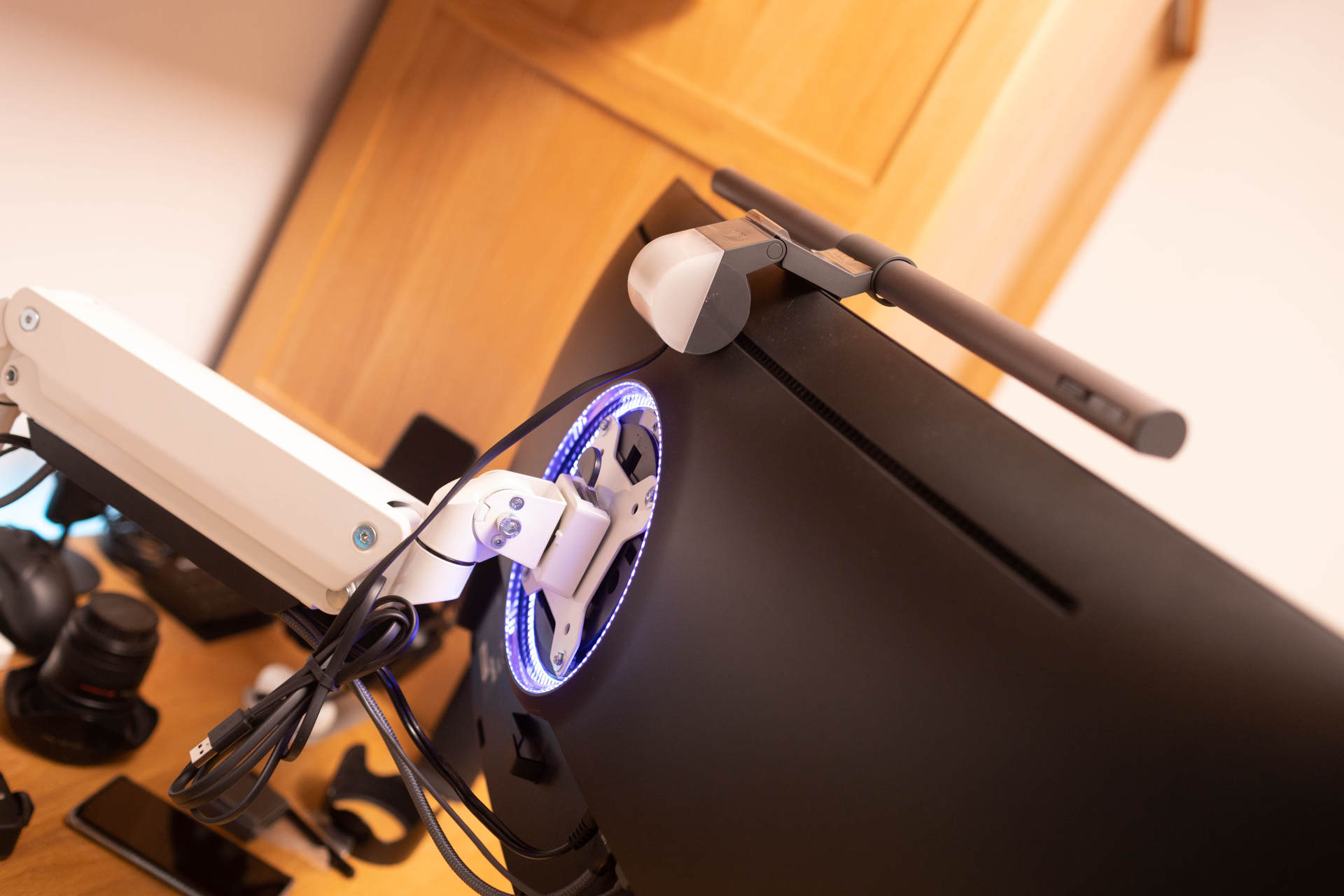 23.8英寸显示器桌面效果,桌面1.3米扩展显示器