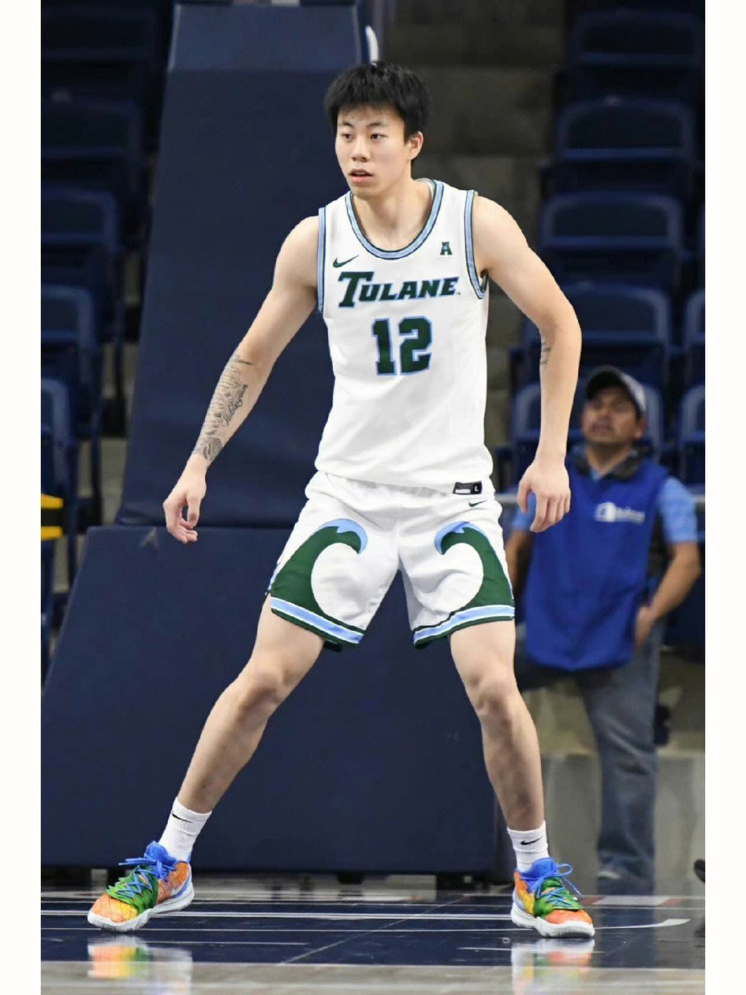 林书豪张镇麟现身野球场,张镇麟林书豪在成都