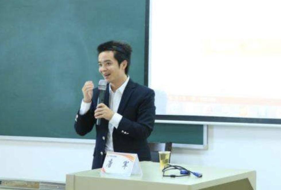 34岁亿万富翁身价,35岁亿万富豪