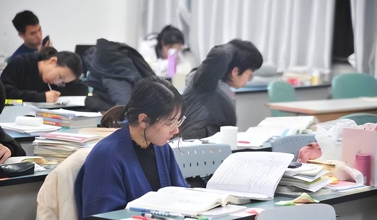 军队文职冷门专业报考的人多吗,为什么军队文职冷门却高薪