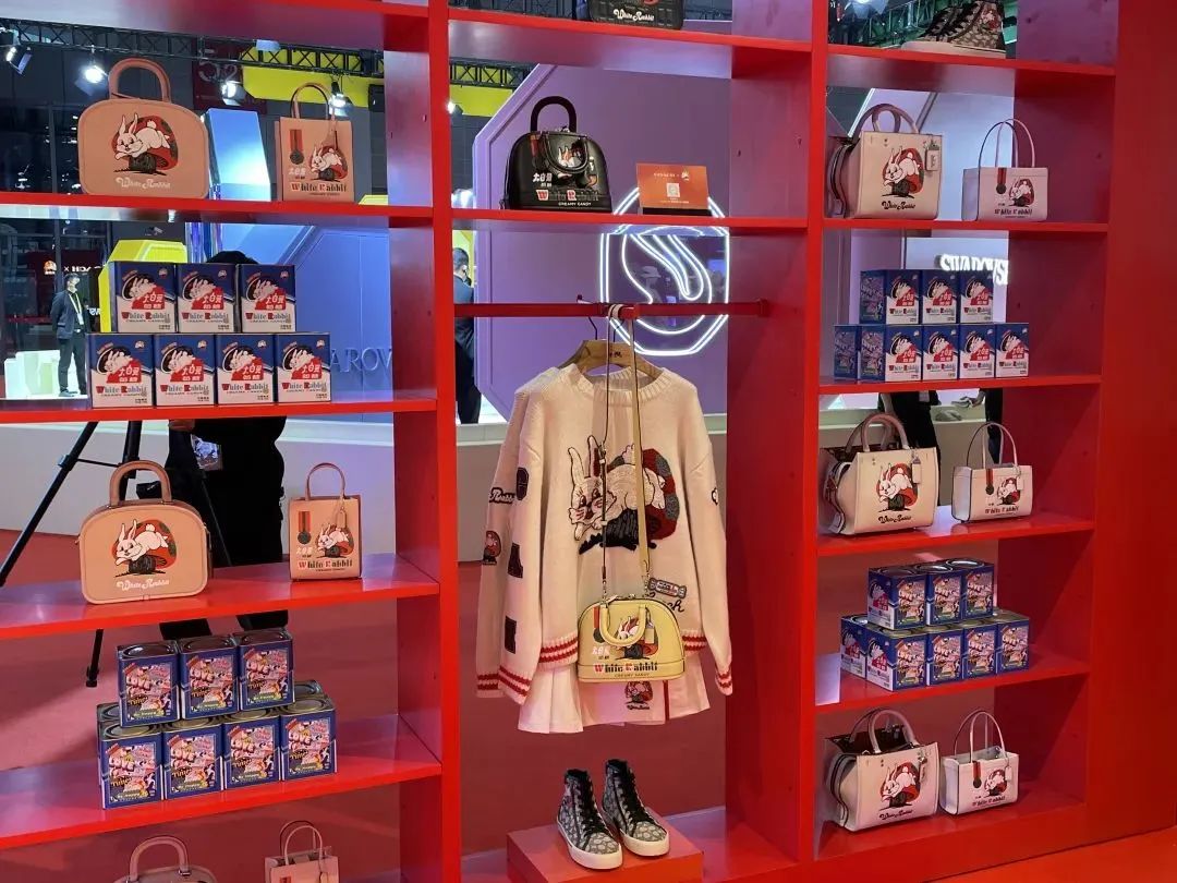 可爱又便宜,“樱花妹”爱上SHEIN/又一亚洲纺织大国裁员数万工人