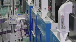 在这里，火车上的卧具天天都是大“洗”之日