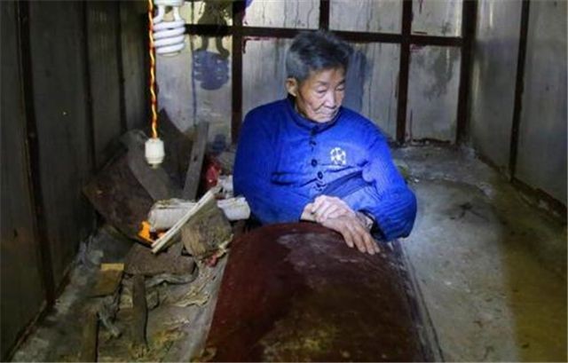 湖南老人建活人墓,湖南深山老人墓