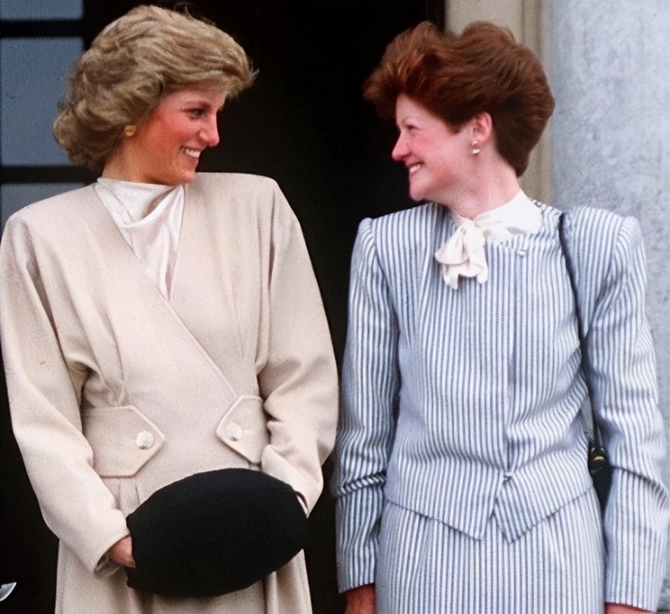 黑发在欧洲是最尊贵的发色,红发外国人的发色