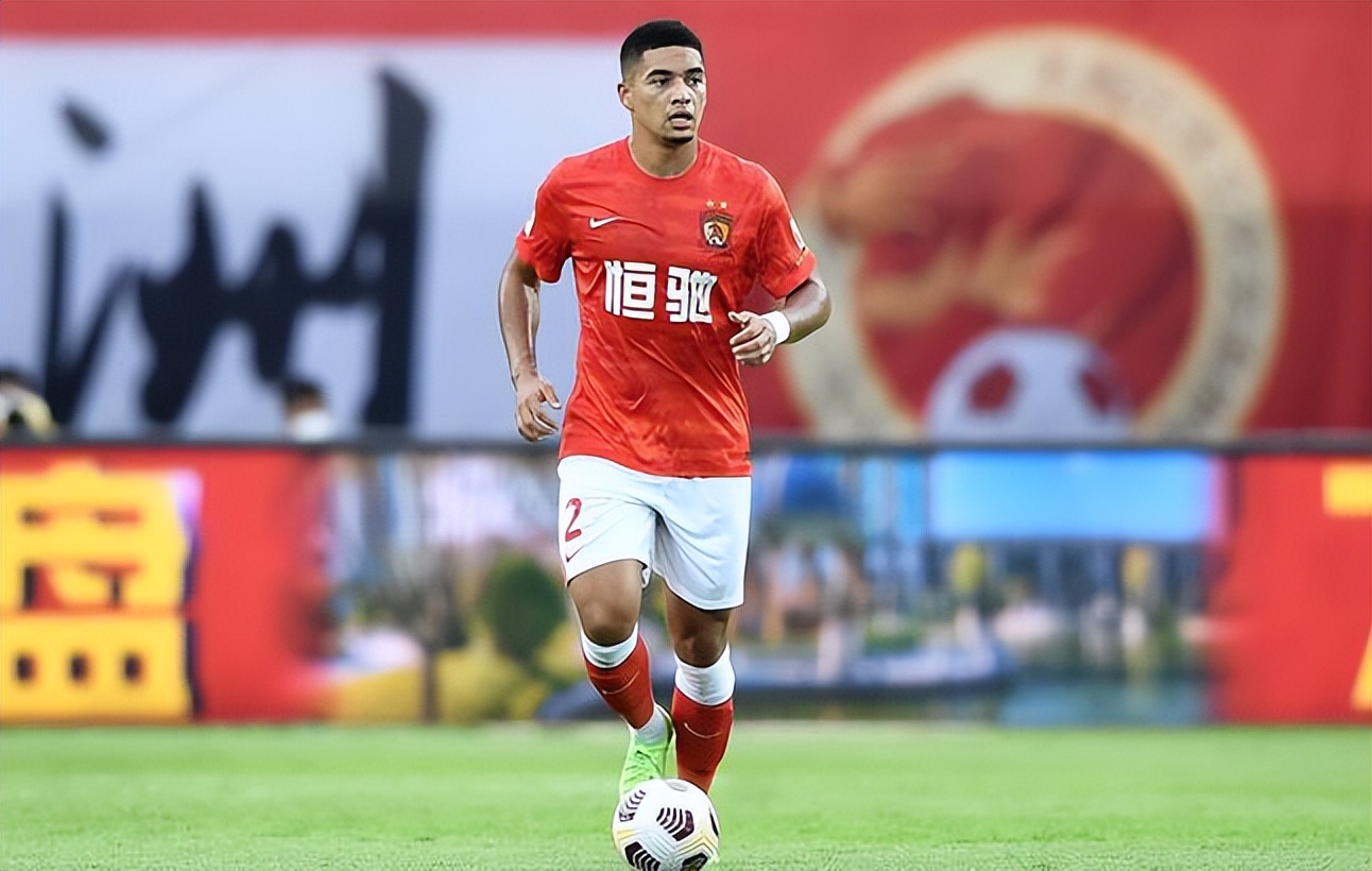 国足队长有望加盟争冠强队!海港新星接班谭龙,山东广州互换国脚