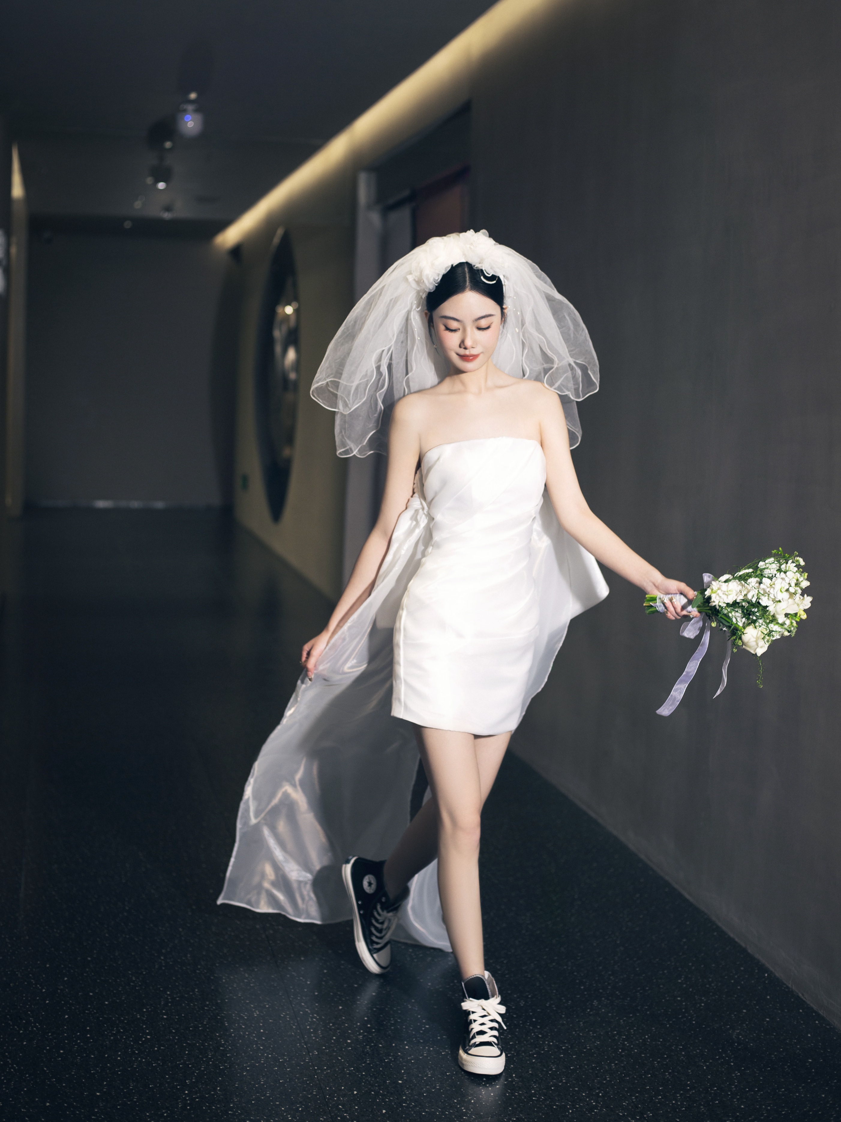 可以配婚纱的匡威,匡威婚鞋搭配婚纱