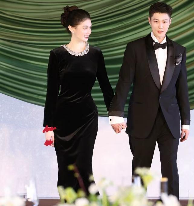 球球晒婚礼答谢宴视频,球球参加小邱婚礼