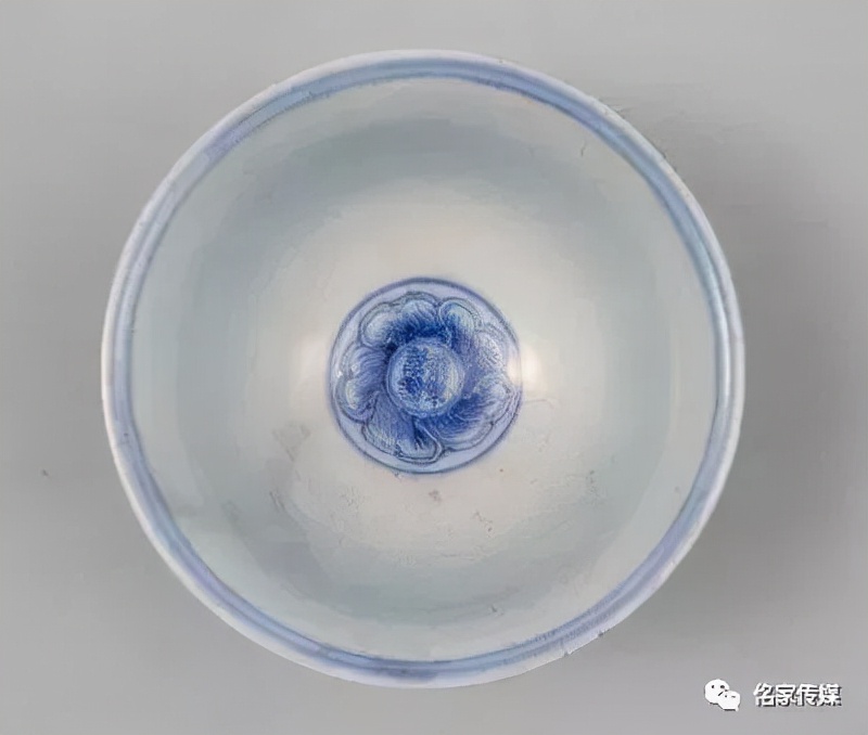 永乐青花瓷压手杯,永乐暗刻龙纹压手杯