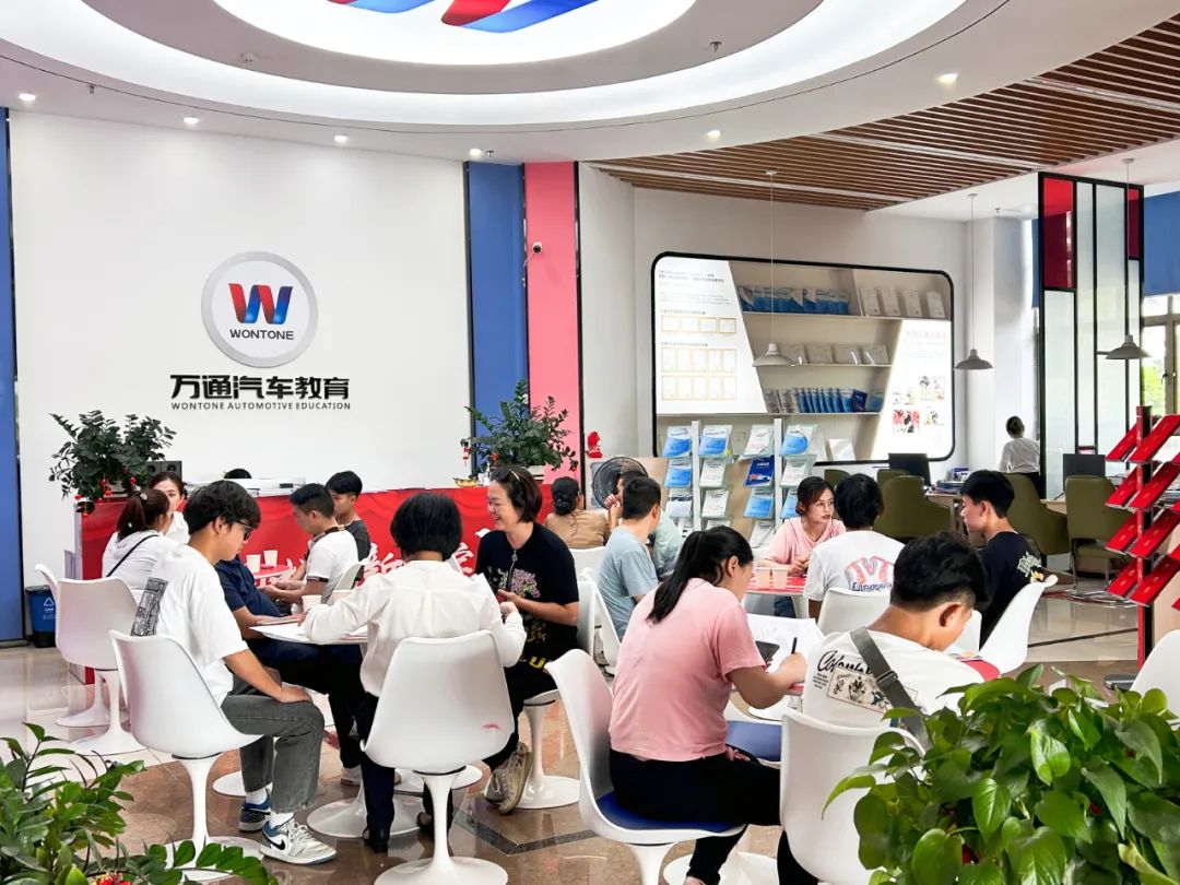 广州万通学费,广州万通汽车学校学费一览表