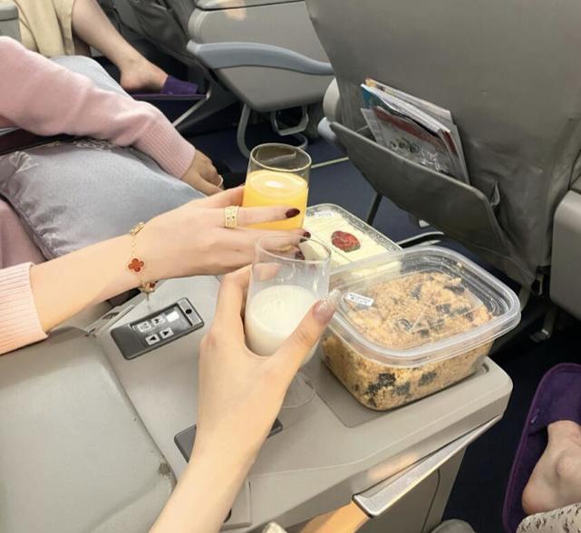 头等舱偶遇彭于晏,彭于晏头等舱碰上白富美电影