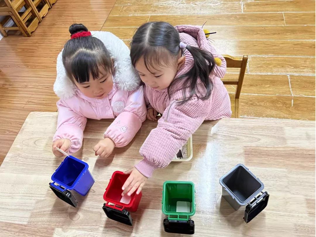 大手拉小手垃圾分类活动,小手拉大手垃圾分类实践活动照片