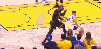 用一生来对抗傲慢与偏见，万字长文记录库里的乔丹精神