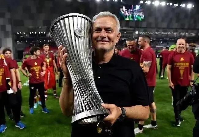 卡萨诺对米兰的评价,卡萨诺穆里尼奥彻底玩完了